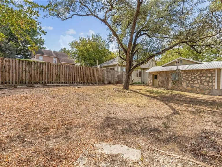 1801 Travis Heights Blvd — Photo 8