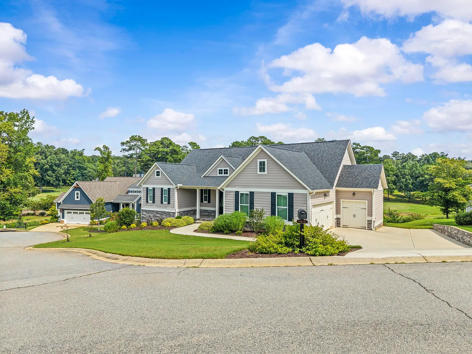 4 bed, 3.0 bath, 4200 sqft, $3,800 — Photo 3