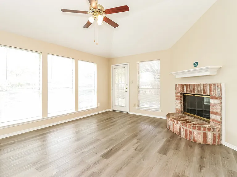 4001 Periwinkle Dr — Photo 5