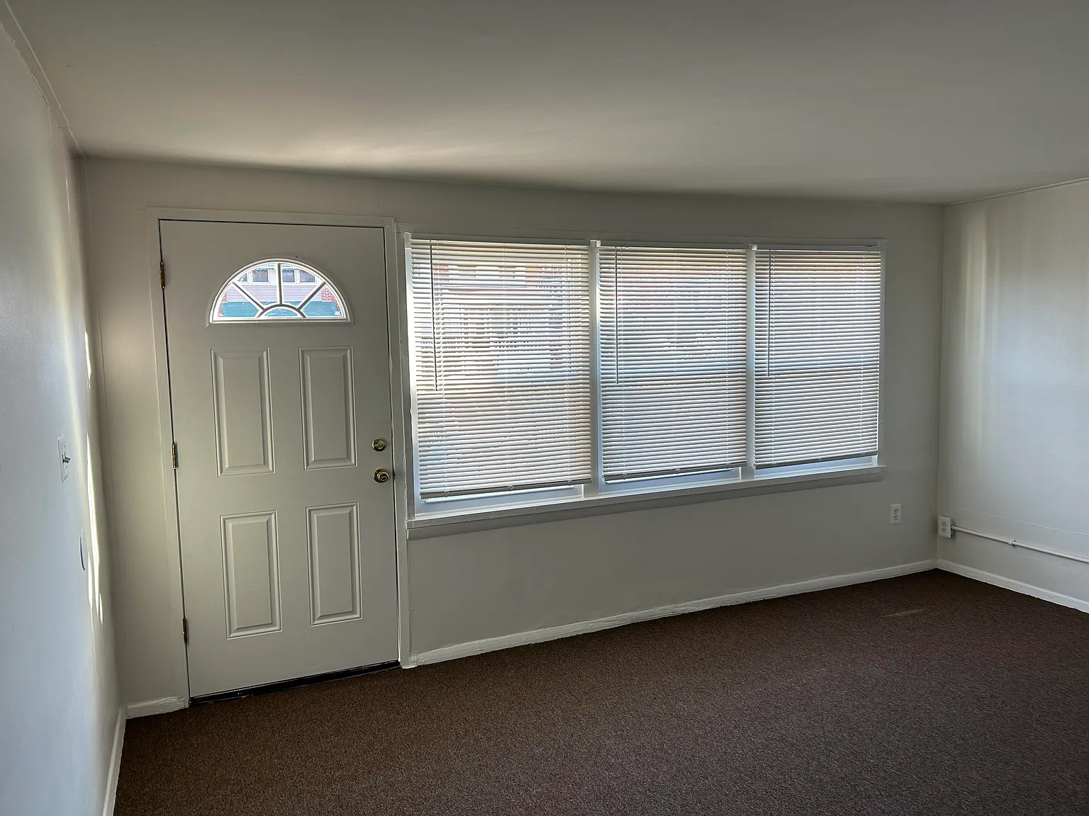 3 bed, 1024 sqft, $1,600 — Photo 4