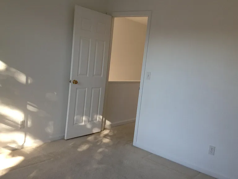 5 Holtz Ct — Photo 32