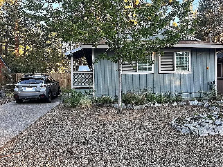 2576 Elwood Ave — Photo 1