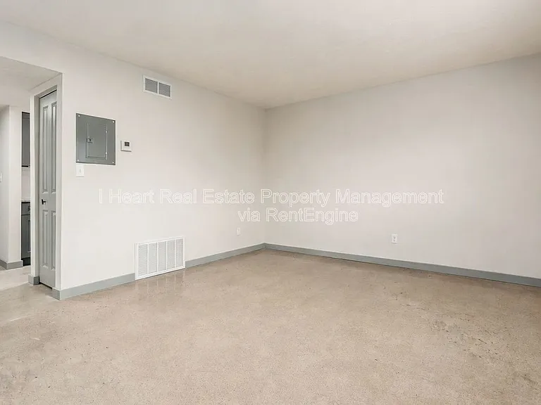 2085 W Broad St #209 — Photo 9