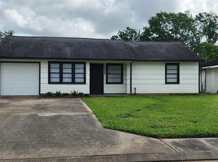 113 Laurel St, Lake Jackson, TX 77566