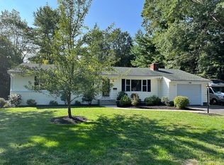 32 Briarbrook Dr, North Kingstown, RI 02852