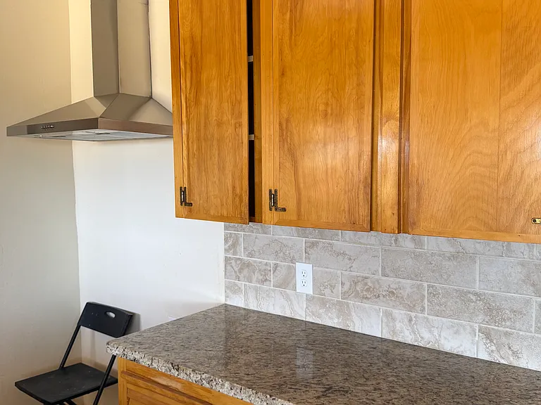1210 Greenwood Dr — Photo 6