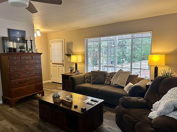 4th image of 811 Golf Club Rd