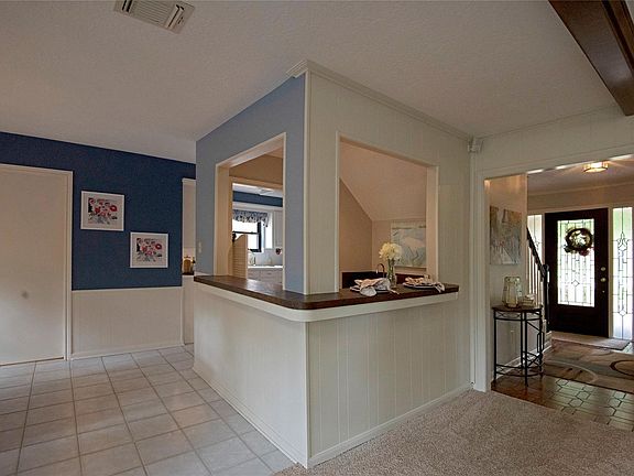 3rd image of 1019 Cragmore Dr