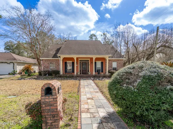 8421 Makiki Dr, Diamondhead, MS 39525