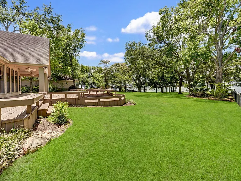 10045 Valley Dr S — Photo 47