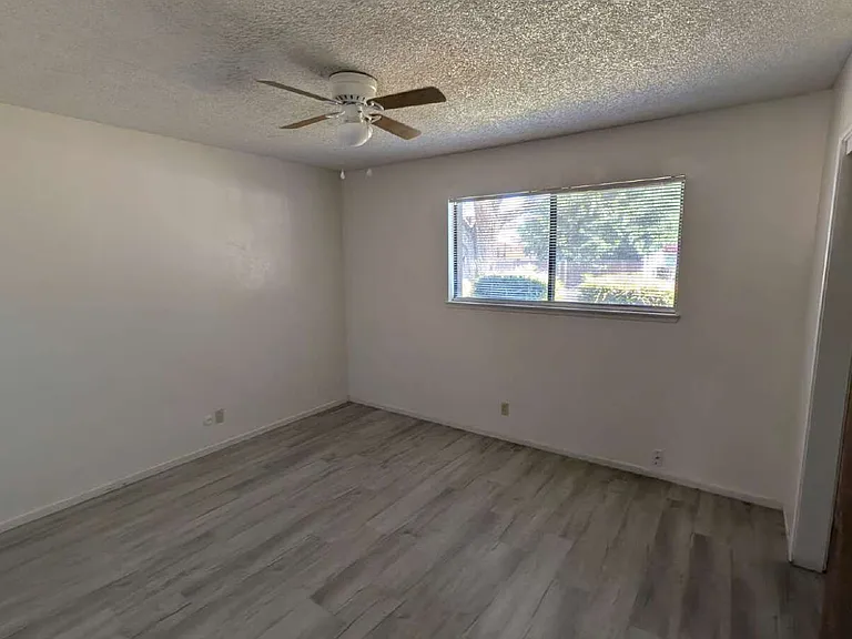 2414 W Beech Ave — Photo 7