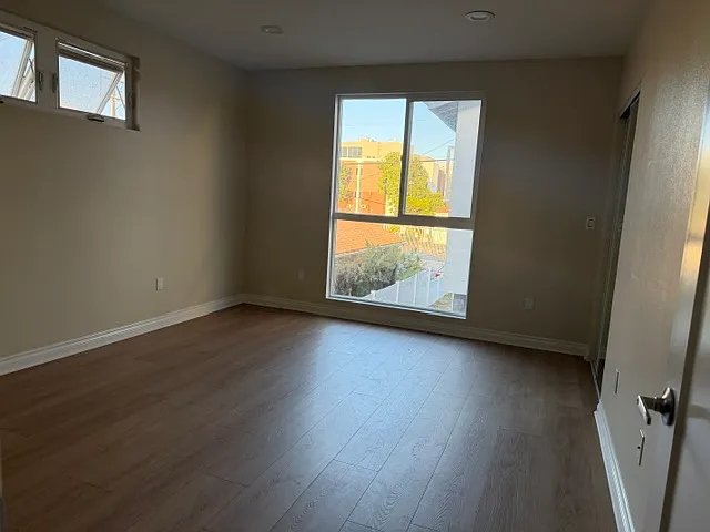 523 S Mathews St #523 — Photo 3