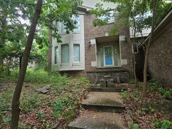 3560 Dorothy Ln, Waterford, MI 48329