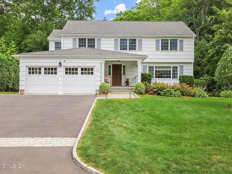 16 Hearthstone Dr — Photo 1