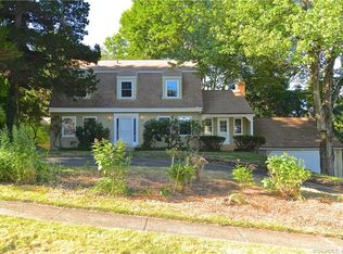 2 Hickory Hill Rd, North Haven, CT 06473