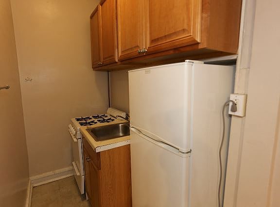 2nd image of 2827 N Burling St APT 108