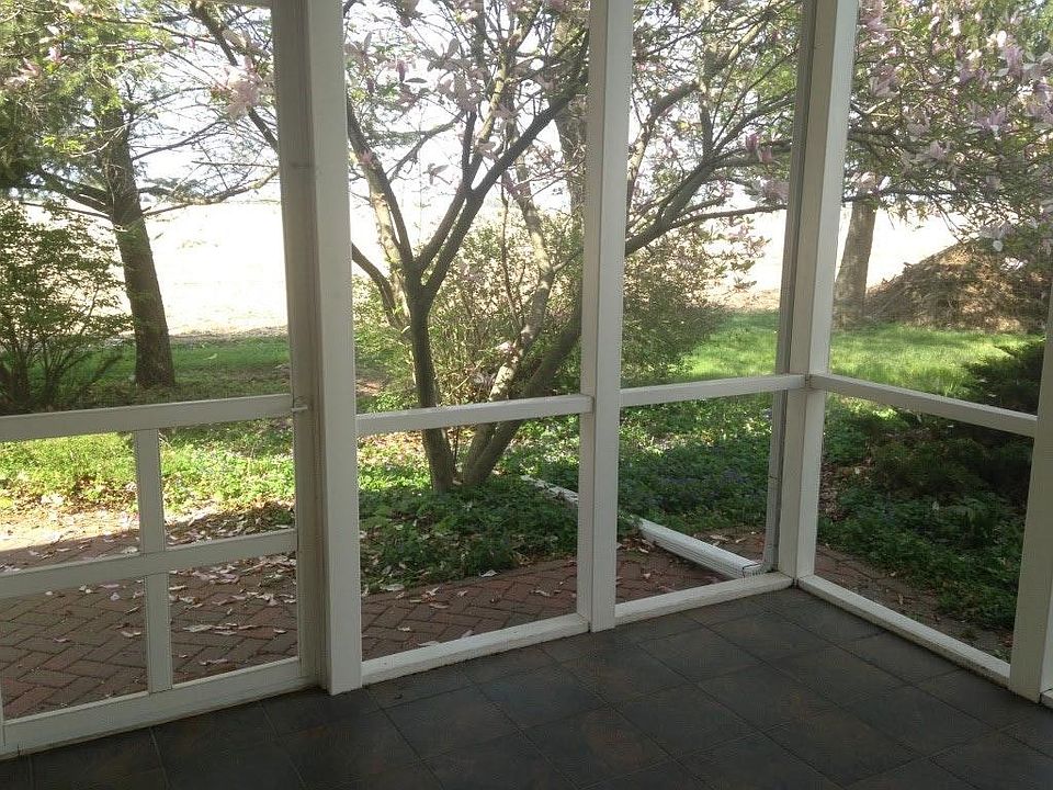 Screened-in porch