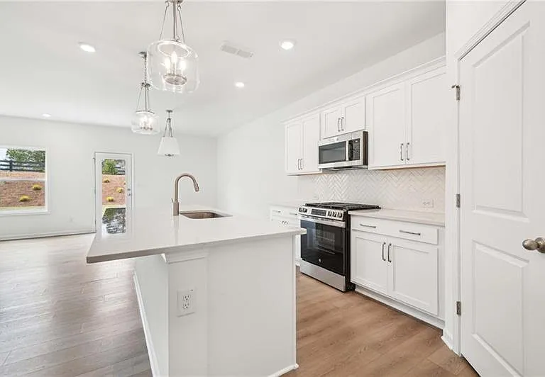 320 Silverleaf Trl — Photo 1