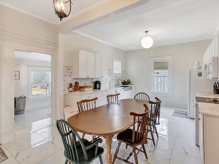 211 NE Main St — Photo 13