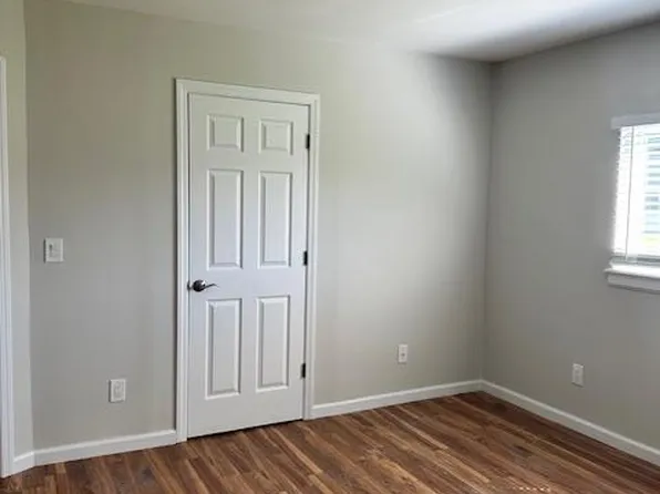 5 Pointe Circle S #5, Coram, NY 11727