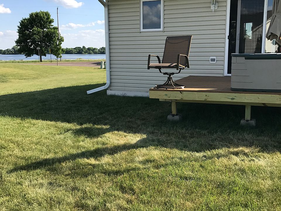 2nd image of 471 Lake Dr