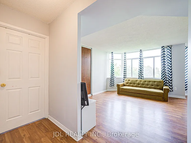 88 Alton Towers Cir #410 — Photo 20