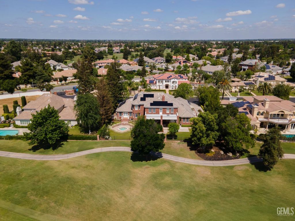 2300 Weybridge Drive 2