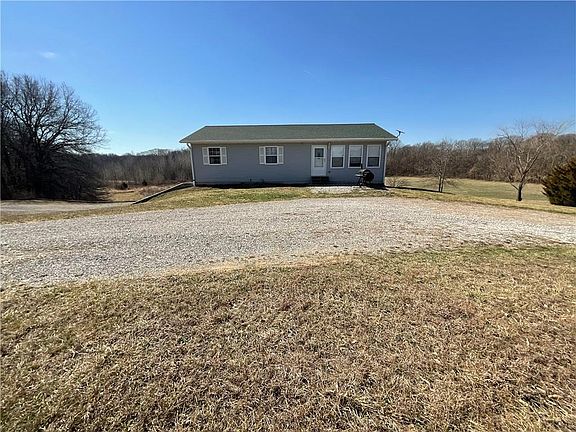 3rd image of 7250 SE Bobby Rd