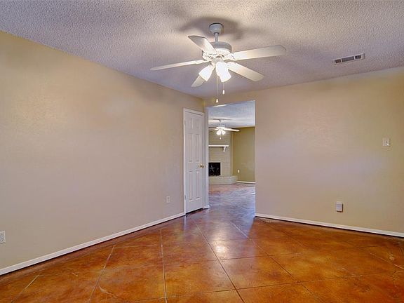 3rd image of 708 Annapolis Dr