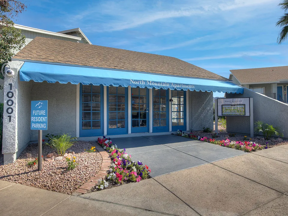 Outdoor View of Leasing Office