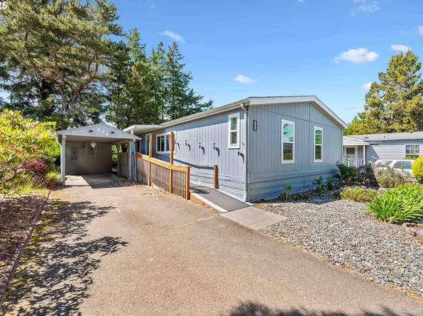 504 Puerto Vista Dr, Coos Bay, OR 97420