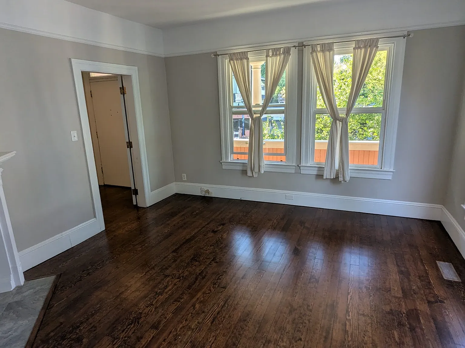 4 bed, 2100 sqft, $3,095 — Photo 4