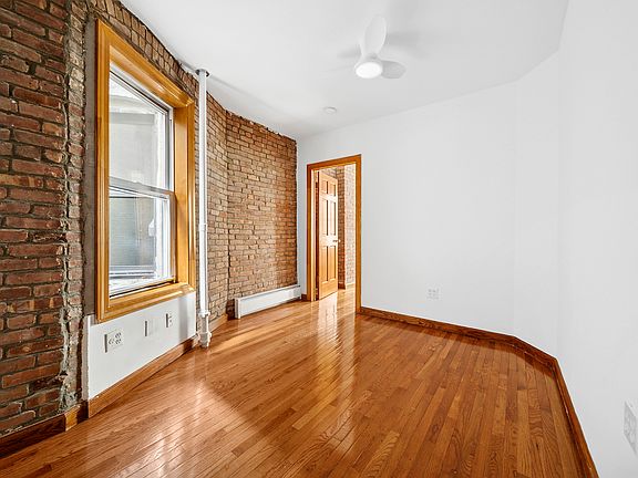 3rd image of 5 Cornelia St APT 3A
