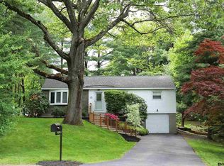 943 Catalpa Ct, Niskayuna, NY 12309