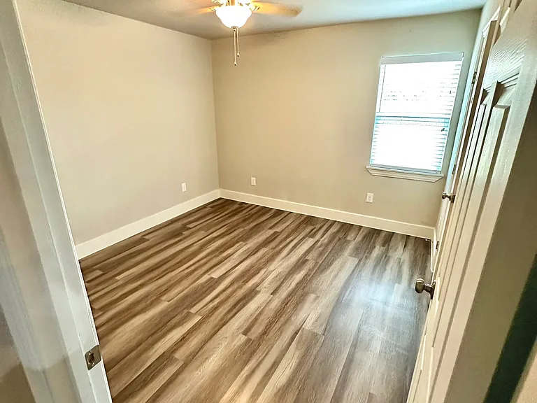 3922 Clay Ave — Photo 12