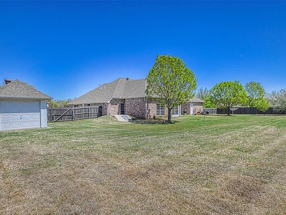 5th image of 3164 Castle Creek Dr