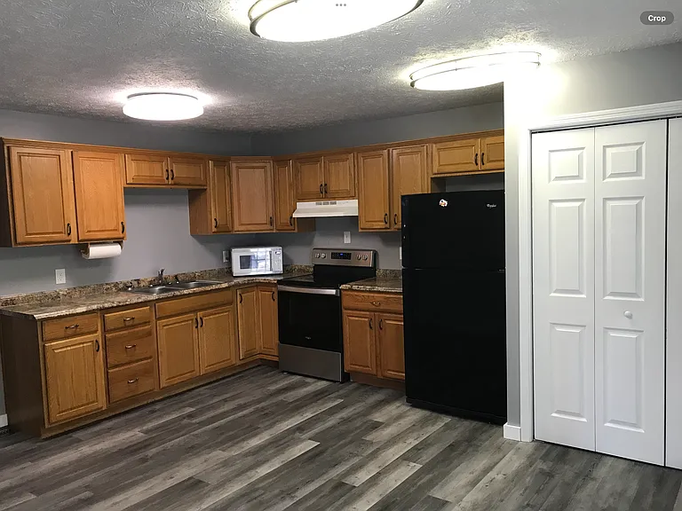 1071 Lakeview Dr — Photo 6