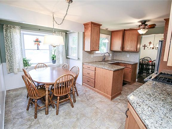 5th image of 62 Short Hills Dr