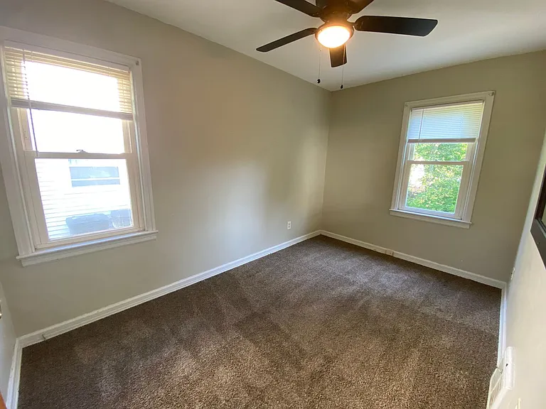 927 Davies Ave — Photo 11