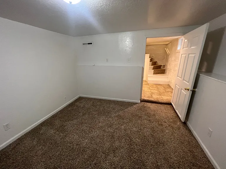 216 Alderson Ave — Photo 15