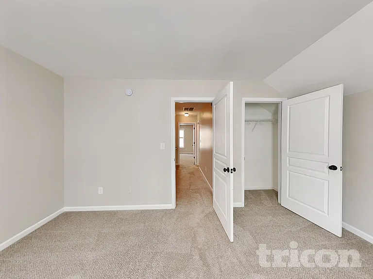 557 McCarthy Dr — Photo 12