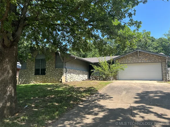 2403 W Newton Pl, Tulsa, OK 74127