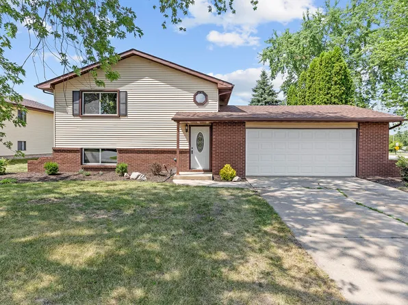 3920 W 76th Ln, Merrillville, IN 46410