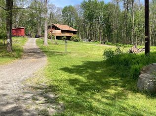 101 Partridge Ln, Shohola, PA 18458