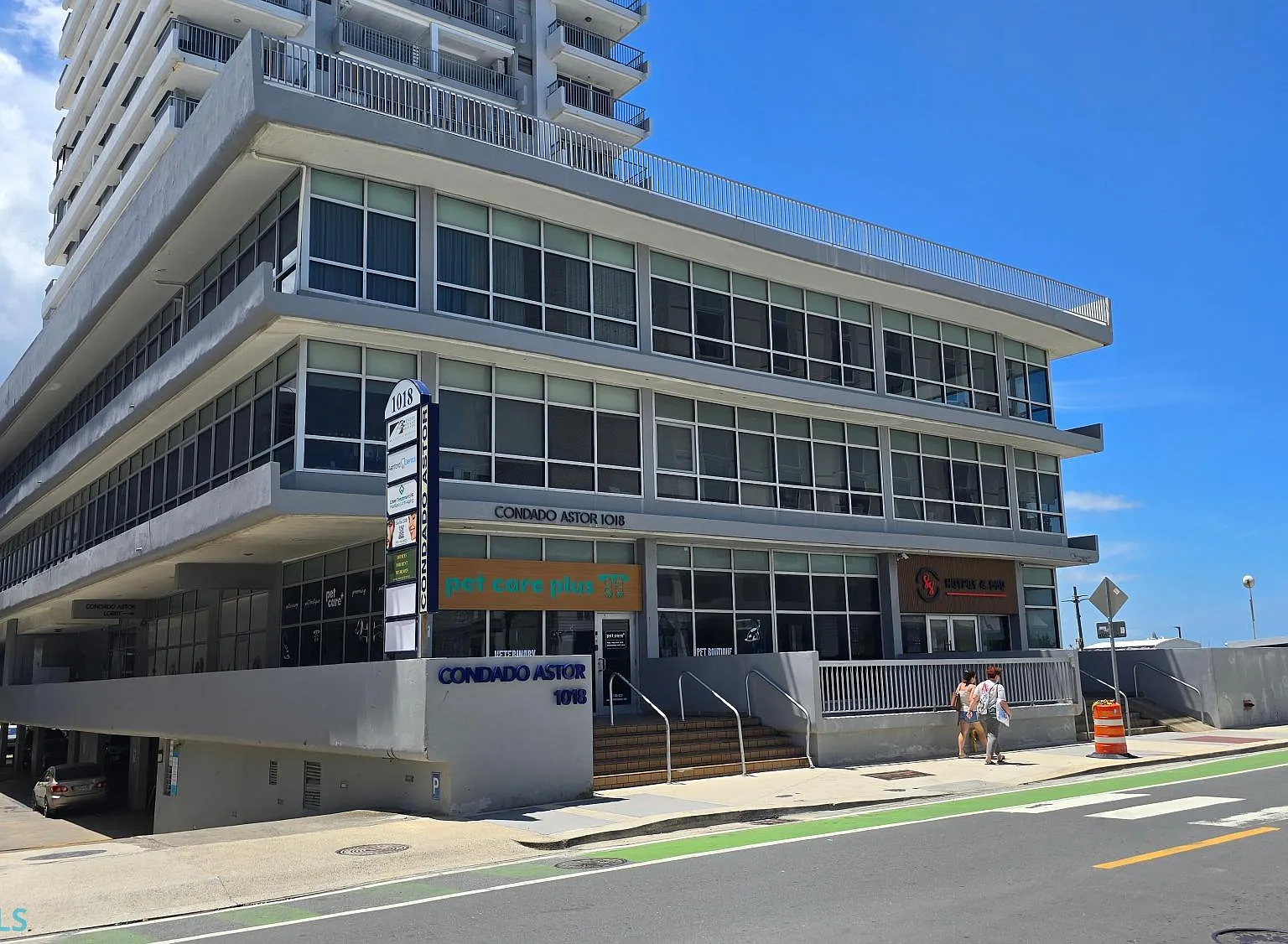 Astor Building 1018 Ashford Ave (Condominio) — Photo 1