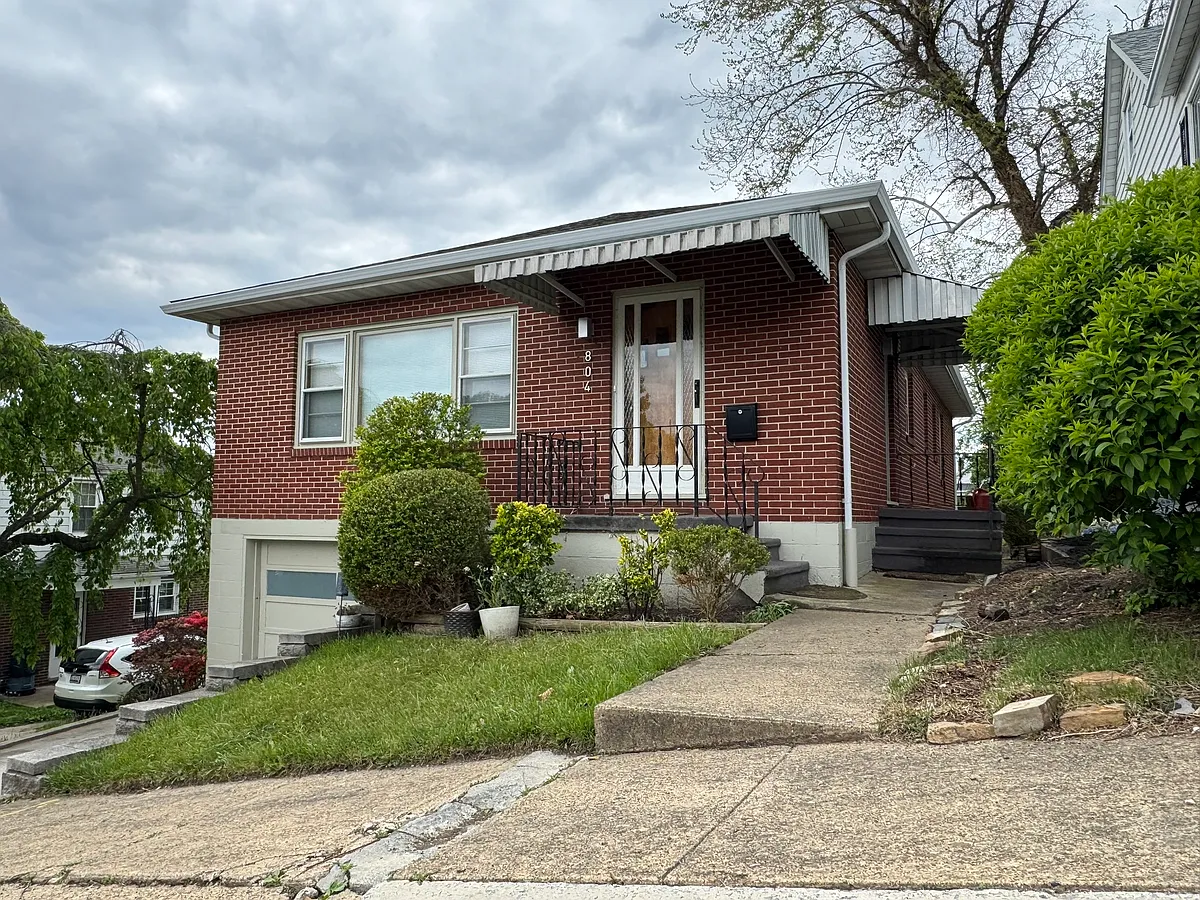 Building Photo - 804 Elmwood Ln