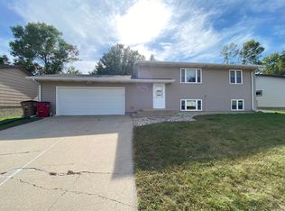 5805 W Pebble Creek Rd, Sioux Falls, SD 57106