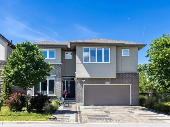 512 Breccia Hts, Ottawa, ON K2T 0L6