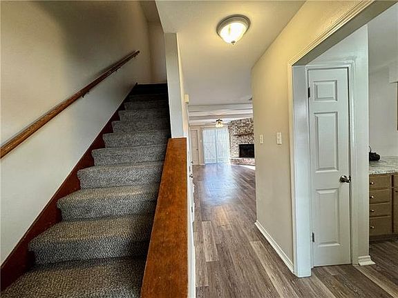 5th image of 54 Carriage Ln #B