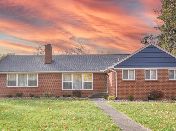 49 S Main St, Quincy, MI 49082